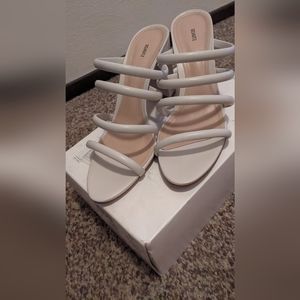 Schutz Felisa Pearl 9.5